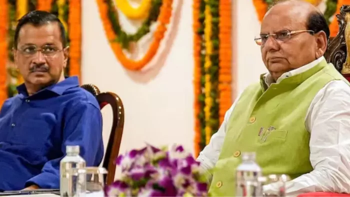 पाकिस्तान से आए हिंदुओं के घर तोड़ रहे LG- AAP
