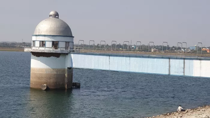 डैम की तस्वीर- गर्मी की दस्तक से जलसंकट भी शुरू।