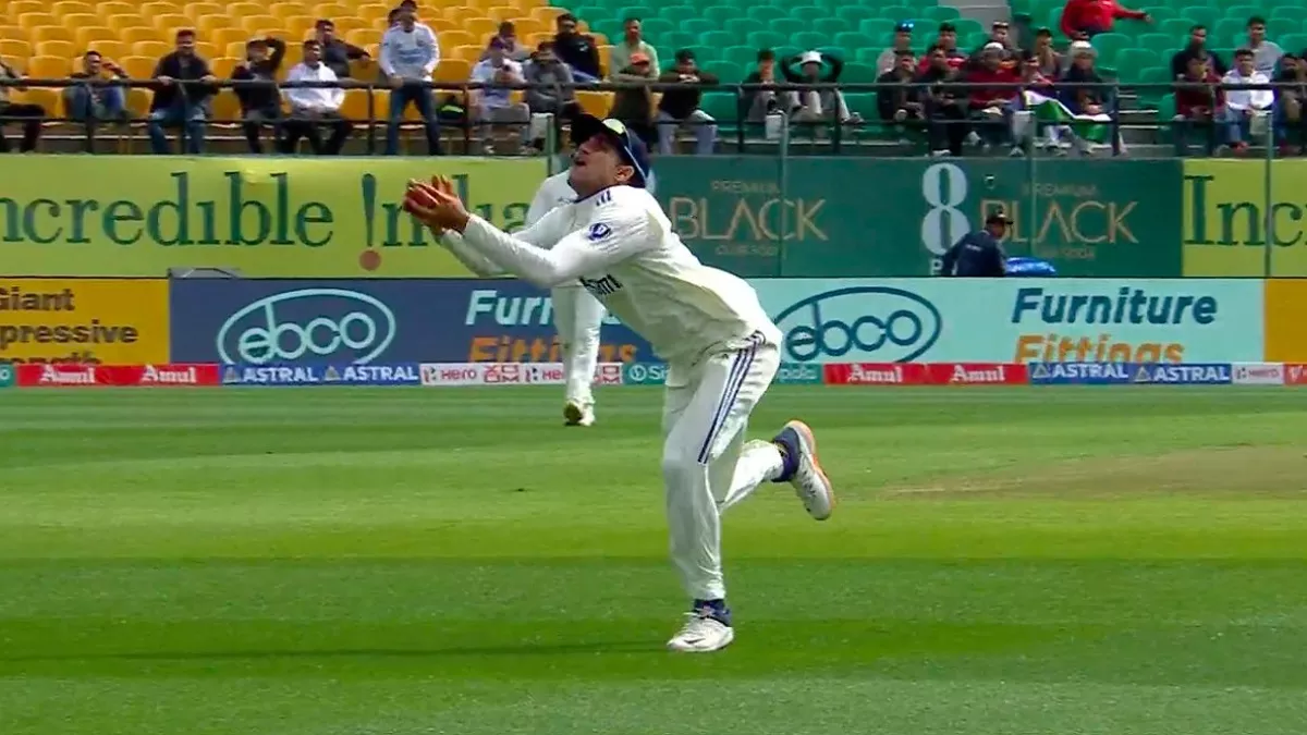 IND vs ENG Video: Shubman Gill ने उल्टा दौड़कर लपका अविश्वसनीय कैच, फैंस को  याद आए कपिल देव - Shubman Gill stunning Catch of Ben Duckett In Ind Vs Eng  5th test