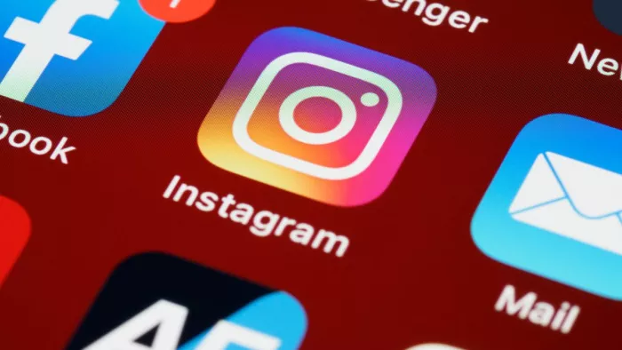 Facebook- Instagram पड़ जाए ठप तो अकाउंट लॉग-इन के लिए तुरंत करें ये काम