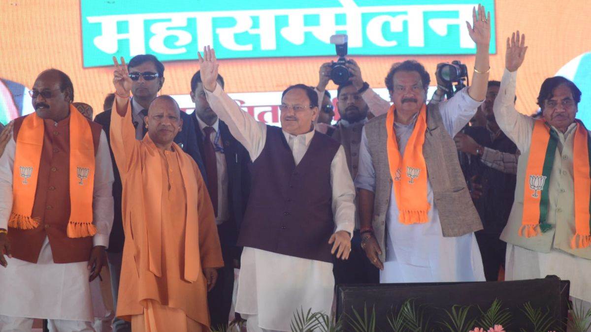 akhilesh yadav dimple yadav and shivpal yadav party is family party said jp nadda in agra