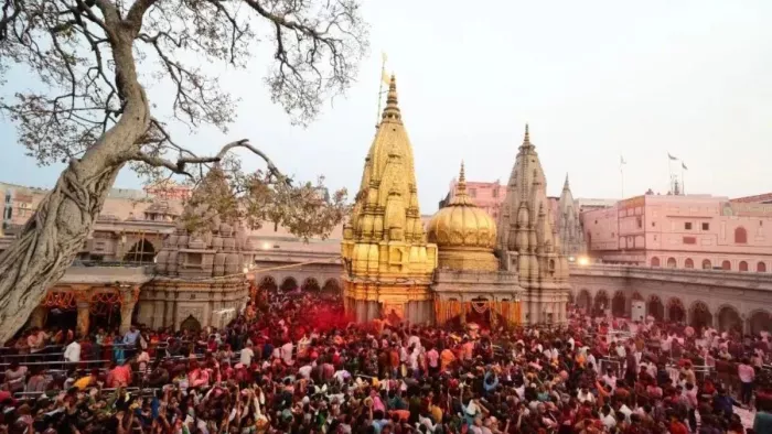 रंगभरी एकादशी पर काशी विश्वनाथ धाम में जुटती है श्रद्धालुओं की भीड़। जागरण