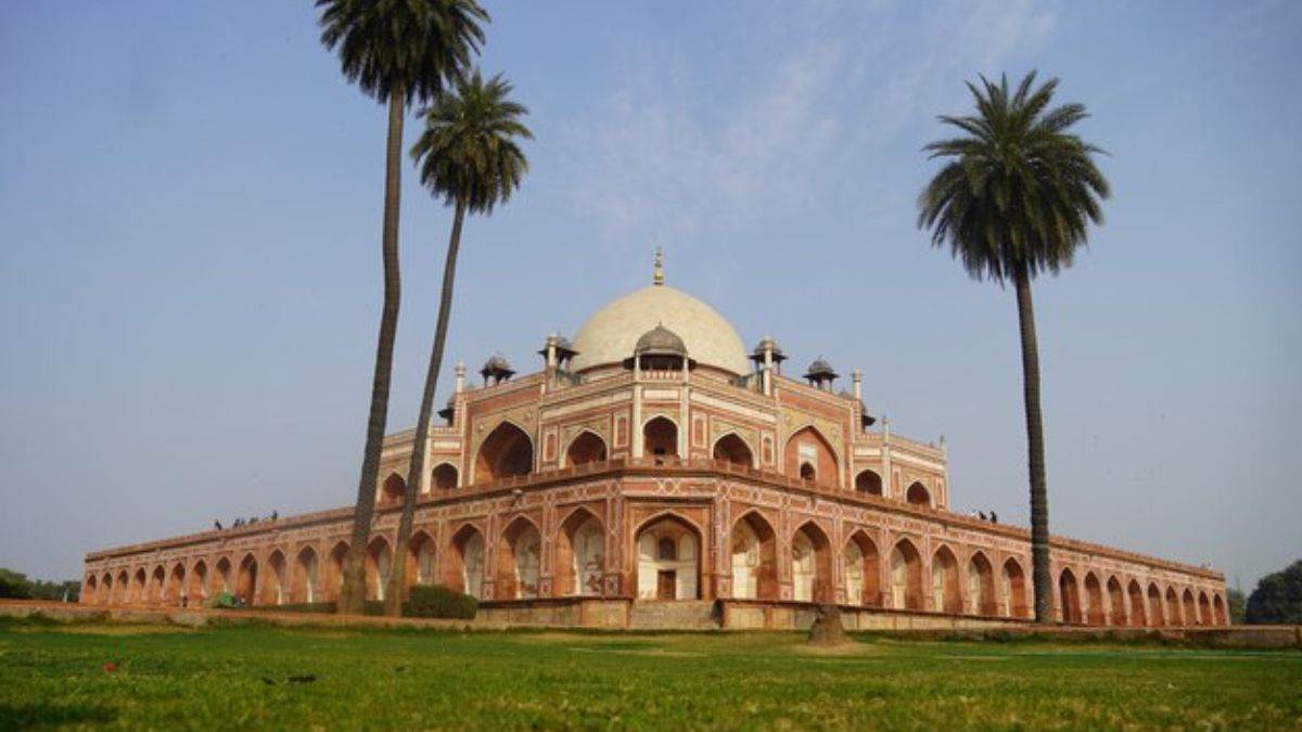 https://www.jagranimages.com/images/newimg/07032025/07_03_2025-humayun_tomb_23896392.jpg