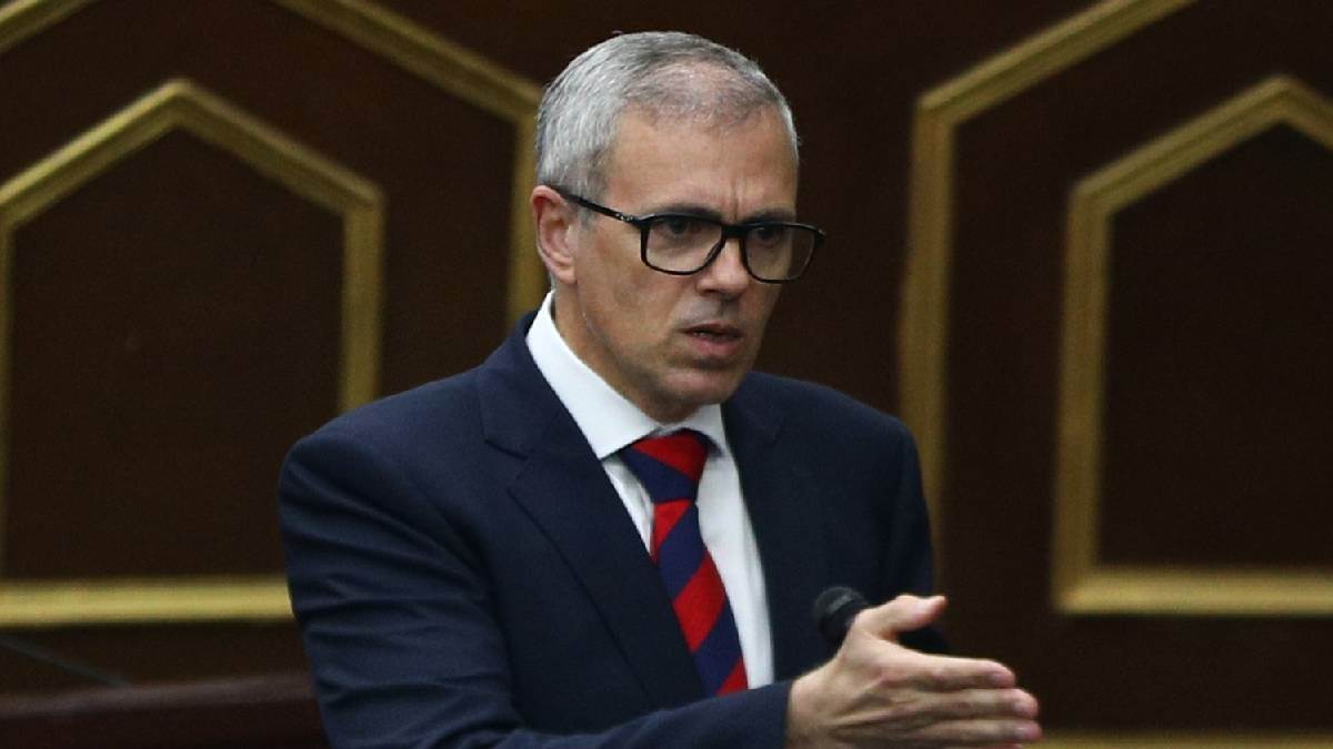 jammu and kashmir omar abdullah defends himself against accusations of disrespecting maharaja hari singh