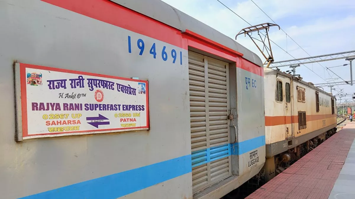 Saharsa News: राज्य रानी एक्सप्रेस से हो जाता भयंकर हादसा, ट्रेन चालक की सूझबूझ से बच गई सैकड़ों लोगों की जान