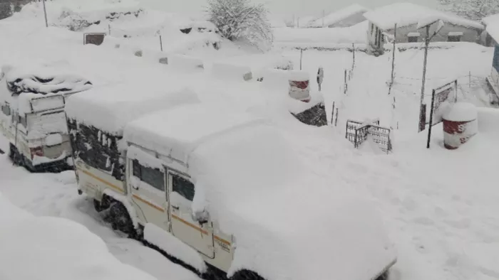 Uttarakhand Weather: ऊंचाई वाले इलाकों में हल्के हिमपात और बूंदाबांदी हो सकती है। जागरण आर्काइव