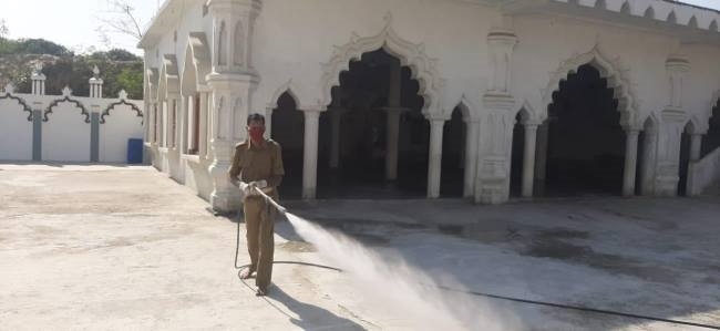 जमातियों को क्वारंटाइन के बाद मस्जिद को किया गया सैनिटाइज