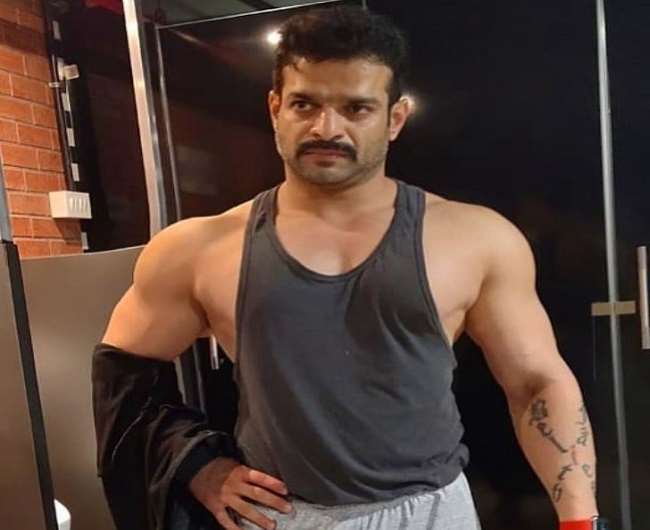 टेलीविजन अभिनेता करण पटेल का गुस्सा फूट पड़ा हैl
