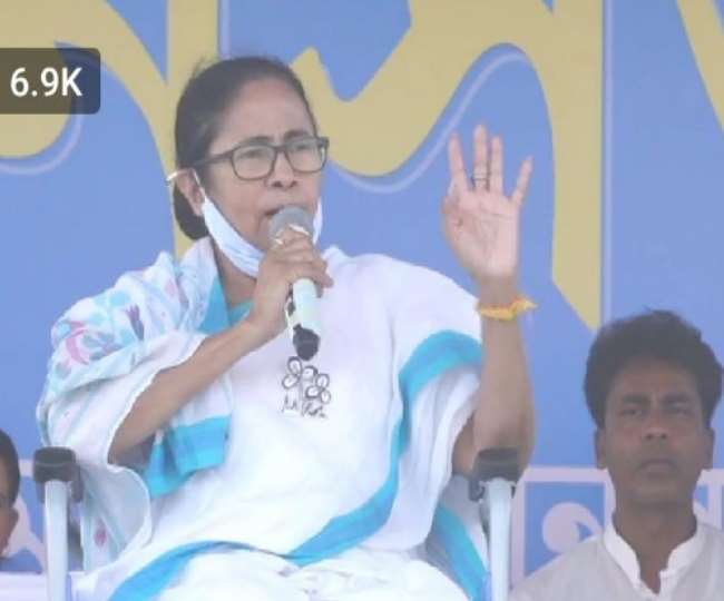 ममता ने यह भी दावा किया कि राज्य में हो रहे चुनावों के दौरान 10 लोग मारे गए हैं।