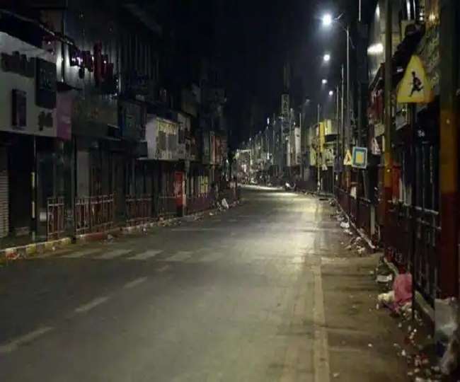 कोरोना महामारी को देखते हुए कई राज्यों में कड़े प्रतिबंध (फाइल फोटो)