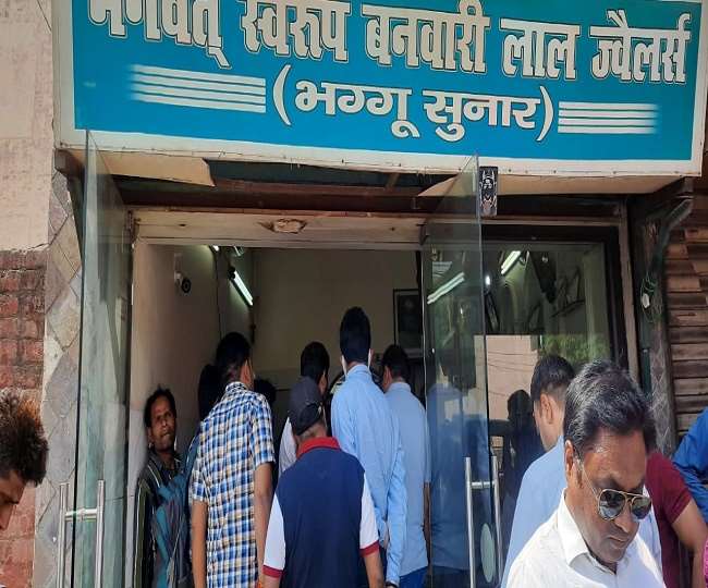 Ghaziabad News: ज्वेलरी की दुकान में लूट का प्रयास, विरोध करने पर बदमाशों ने सुनार के बेटे को मारी गोली