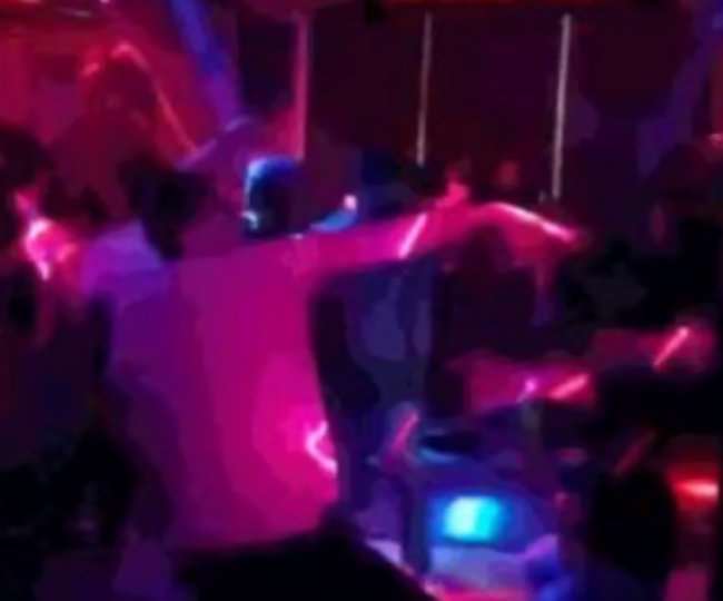 गुरुग्रामः पब में फ्री की शराब पीकर चौकी इंचार्ज ने किया डांस, लड़की की डिमांड कर किया हंगामा