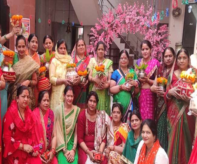 सहारनपुर चौक स्थित पृथ्वीनाथ महादेव मंदिर में कलश यात्रा के साथ श्रीराम कथा शुरू हो गई।