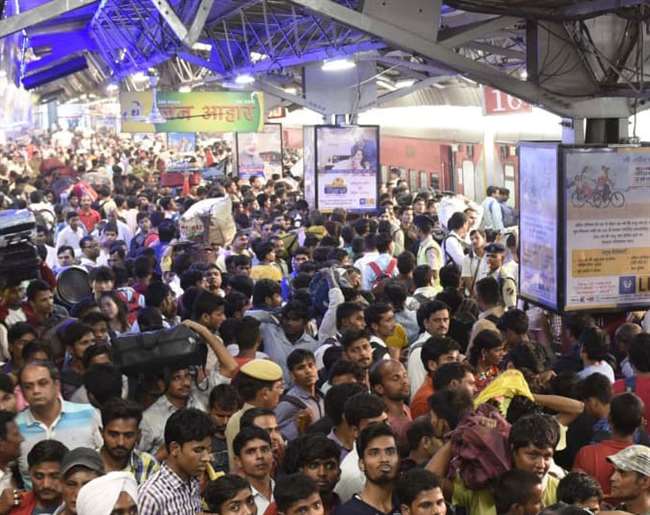 कहीं से भी किसी भी रूप में वह फिर से आ सकता है कोरोना का वायरस।