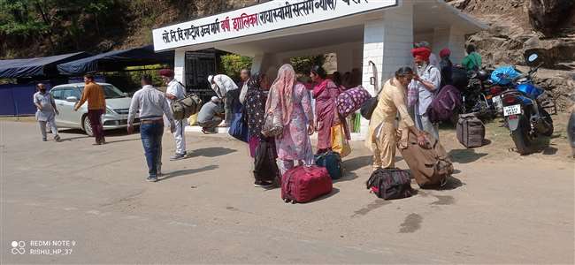 बाबा गुरिंद्र सिंह ढिल्लों कल आठ अप्रैल को हिमाचल प्रदेश के कांगड़ा जिले में स्थित परौर डेरे में पहुंचेंगे।