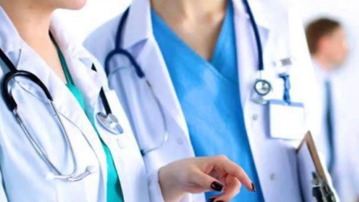 https://www.jagranimages.com/images/newimg/07042023/07_04_2023-doctor_23378701.jpg