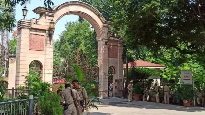 आजाद पार्क में पर्यटकों को मिलेंगी तीर्थराज की विरासत से जुड़ी जानकारी