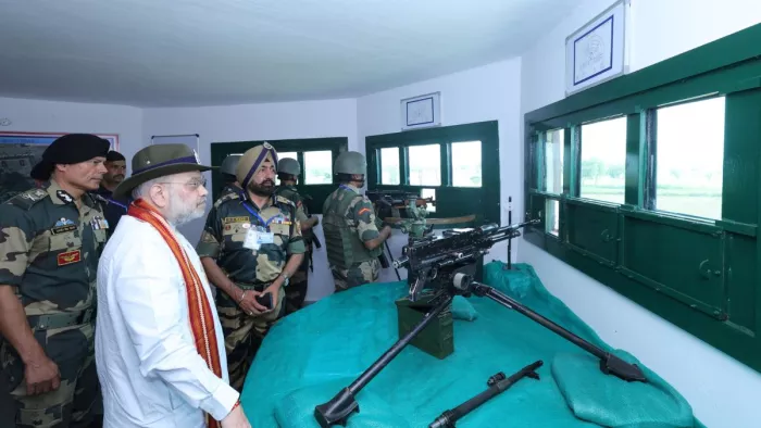 अमित शाह ने जम्मू में बीएसएफ चौका का किया दौरा।