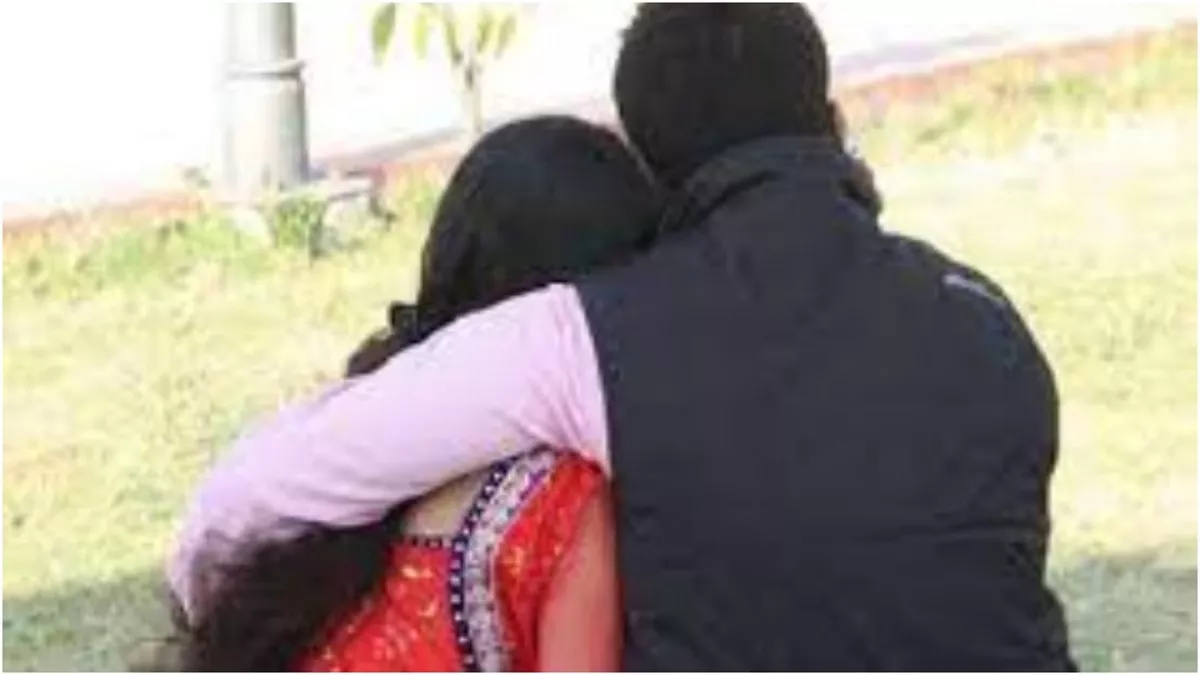 4 बच्चे के पिता ने 3 बच्चों की मां से मंदिर में रचाई शादी, प्रेमी युगल के बीच मामी-भांजे का रिश्ता
