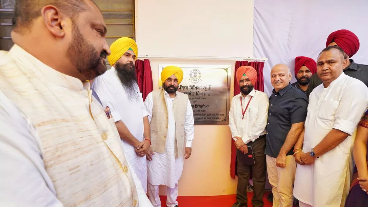 'अब सरकारी स्कूलों के बच्चे भी देखने लगे बड़े सपने', CM मान ने स्कूल ऑफ एमिनेंस में बने नये ब्लॉक का किया उद्घाटन