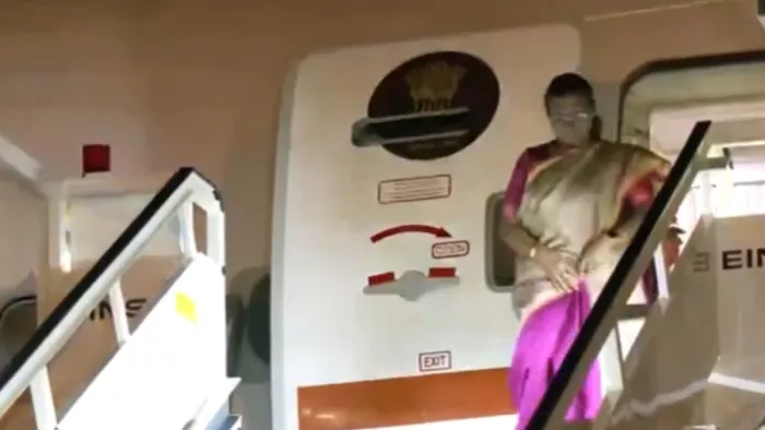 राष्ट्रपति द्रौपदी मुर्मु पुर्तगाल की राजधानी लिस्बन पहुंचीं। (फोटो सोर्स- एएनआई)