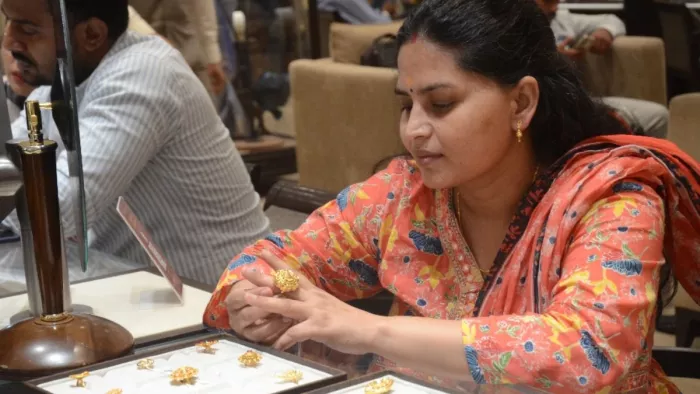 टैरिफ और रूस-यूक्रेन युद्ध से अस्थिरता, चांदी के मूल्य धड़ाम