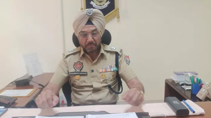 मामले की जानकारी देते एसपी बलविंदर सिंह रंधावा (फोटो- जागरण)