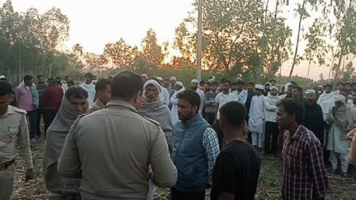 बिहारीगढ़: घटना के बारे में ग्रामीणों से जानकारी जुटाती पुलिस l जागरण