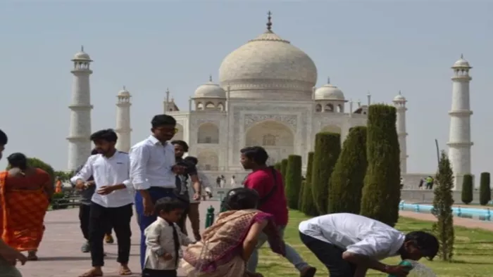 Agra Weather News: ताजमहल की फाइल फोटो का प्रयोग किया गया है।