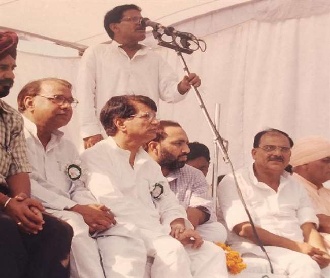 चौधरी अजित सिंह को जानने वालों का कहना है कि एक तरह से किसानों का मसीहा अब नहीं रहा।