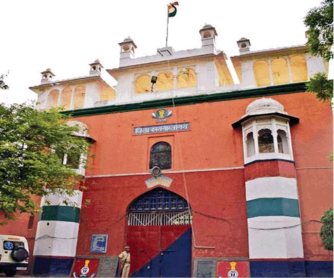Agra District Jail आगरा जिला जेल से आज हो रहे रिहा 114 और बंदी, 60 दिन