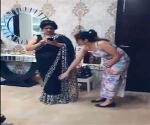 गुरुकुल में शिष्य अपने गुरु के पैर छूकर प्रणाम करते हैं और उनसे आशीर्वाद प्राप्त करते हैं।