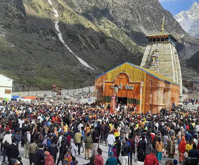 Kedarnath yatra 2022: Due to heavy crowd chaos seen in Kedarnath temple premises on first day