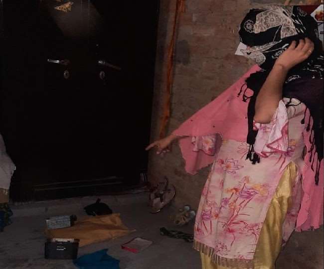 armed miscreants entered the house and robbed women in moradabad
