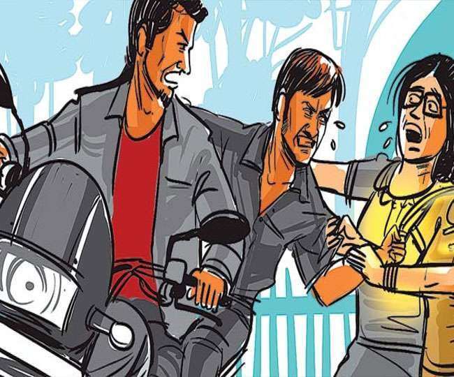 snatching in chandigarh bike rider snatch purse from old women