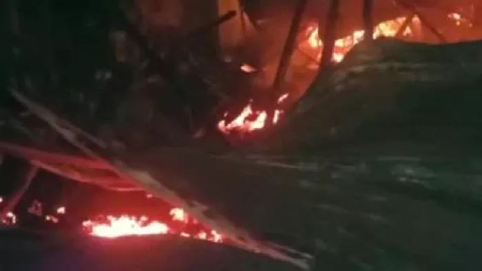 तालकटोरा के राजाजीपुरम ए ब्लाक भव्यापुरम में सोफा गोदाम में लगे मीटर में शार्टसर्किट होने से आग लग गई।
