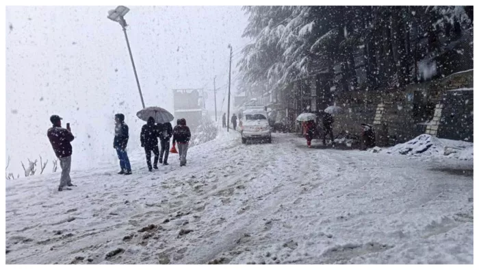 हिमाचल प्रदेश में ताजा बर्फबारी, बारिश भी की गई दर्ज