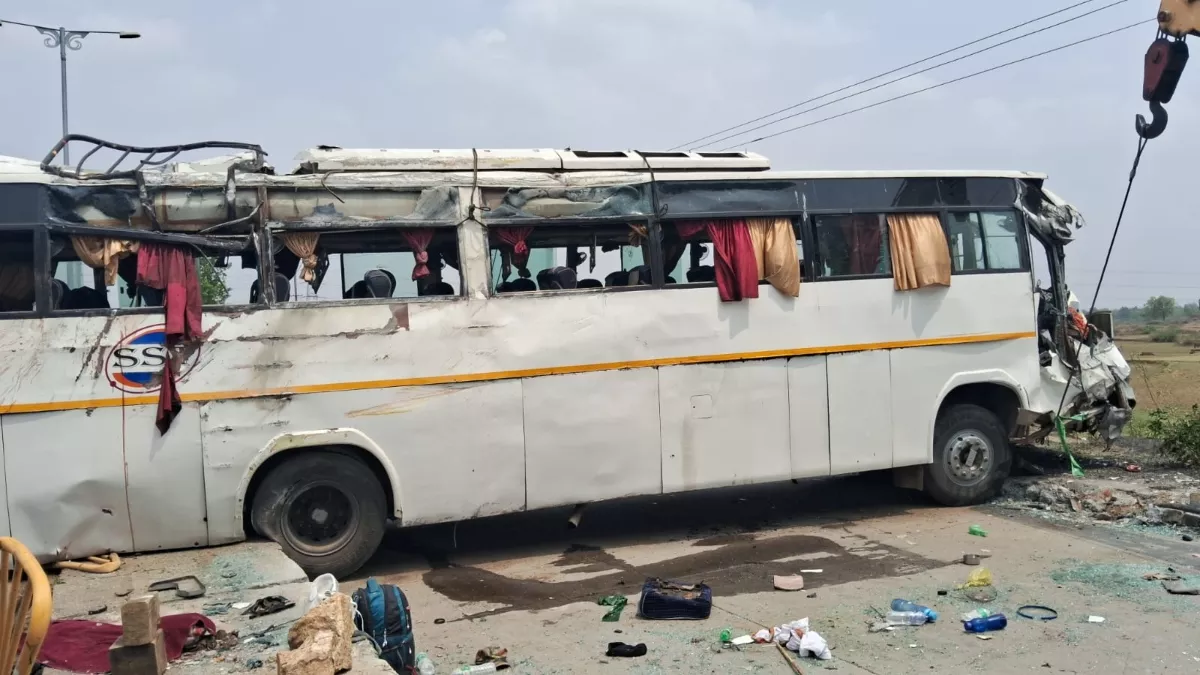 Jharkhand Bus Accident: गिरिडीह में भीषण सड़क हादसा! जवानों से भरी बस हुई दुर्घटनाग्रस्त, एक की मौत