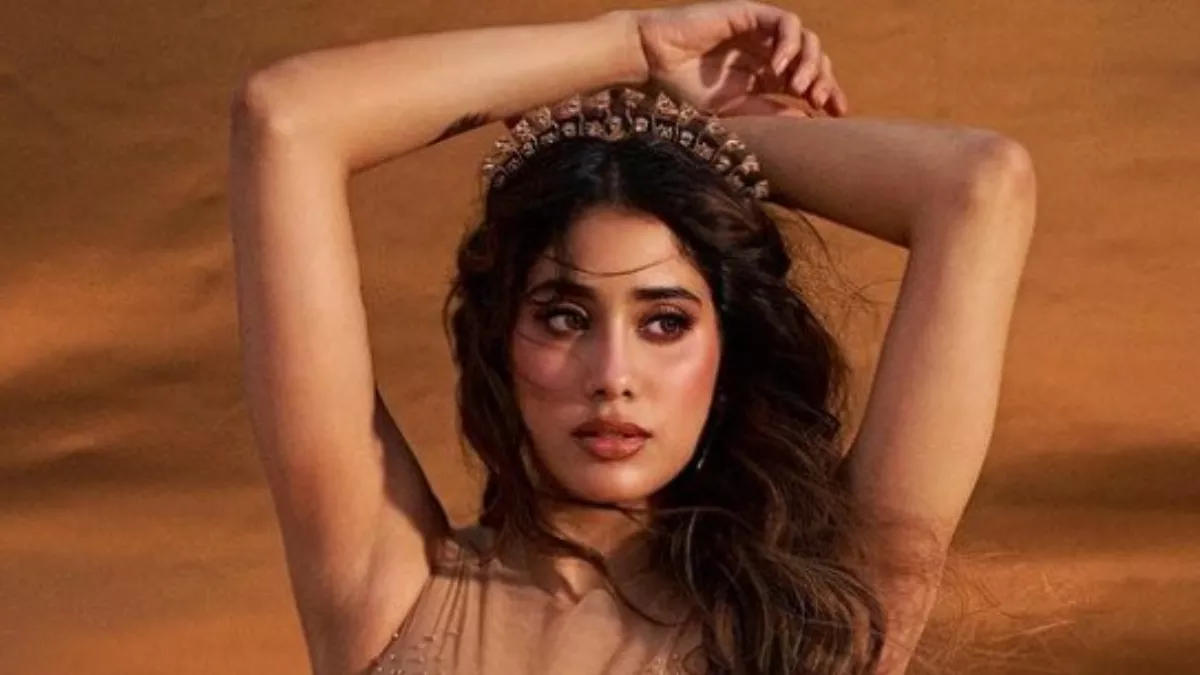 Janhvi Kapoor ने ट्रांसपेरेंट ड्रेस में कराया ऐसा फोटोशूट, मदमस्त अदाओं पर अटका फैंस का दिल