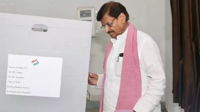 अधिकारी भाजपा के पक्ष में मतदान कराते नजर आए: शिवपाल।
