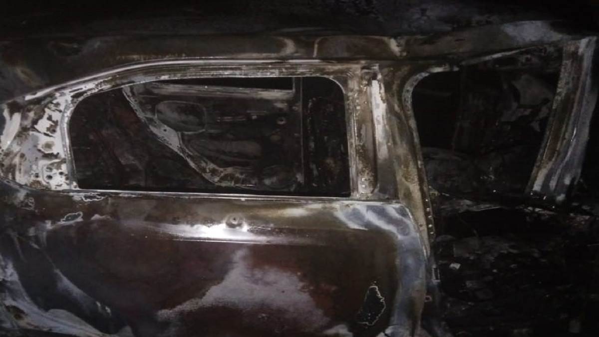 ncr mumbai expressway car fire 4 injured in truck collision