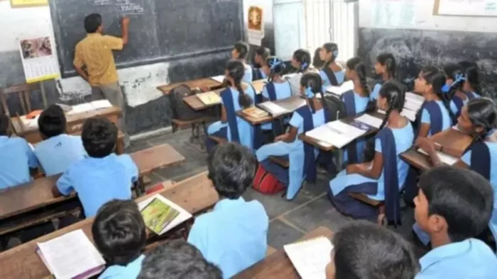 बिहार के मध्य विद्यालयों में बच्चे तेजी से छोड़ रहे पढ़ाई (जागरण)