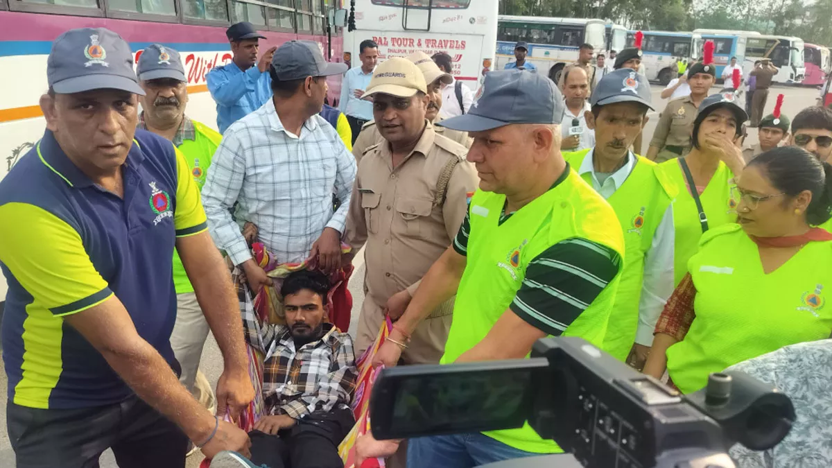 Uttarakhand Mock Drill: शाम सवा चार बजे बजा जंगी सायरन, देहरादून में मिसाइल हमले में गिरी बिल्डिंग