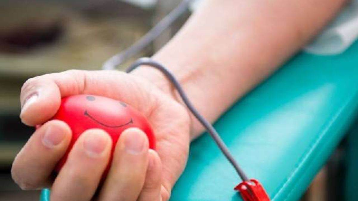 जम्मू में सशस्त्र बलों के समर्थन में युवाओं ने किया रक्तदान, नागरिकों ने निकाली रैली