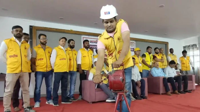 युद्ध जैसी परिस्थितियों से निपटने के लिए विद्यार्थियों और अध्यापकों को प्रशिक्षित किया गया। जागरण