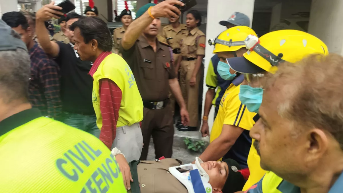 Mock Drill Dehradun: एमडीडीए कालोनी में मिसाइल अटैक, आइएसबीटी के पास बम धमाका; तस्वीरों में रेस्क्यू ऑपरेशन