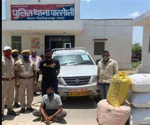 बिजली निगम के कर्मचारी सरकारी वाहन से कर रहे थे तस्करी