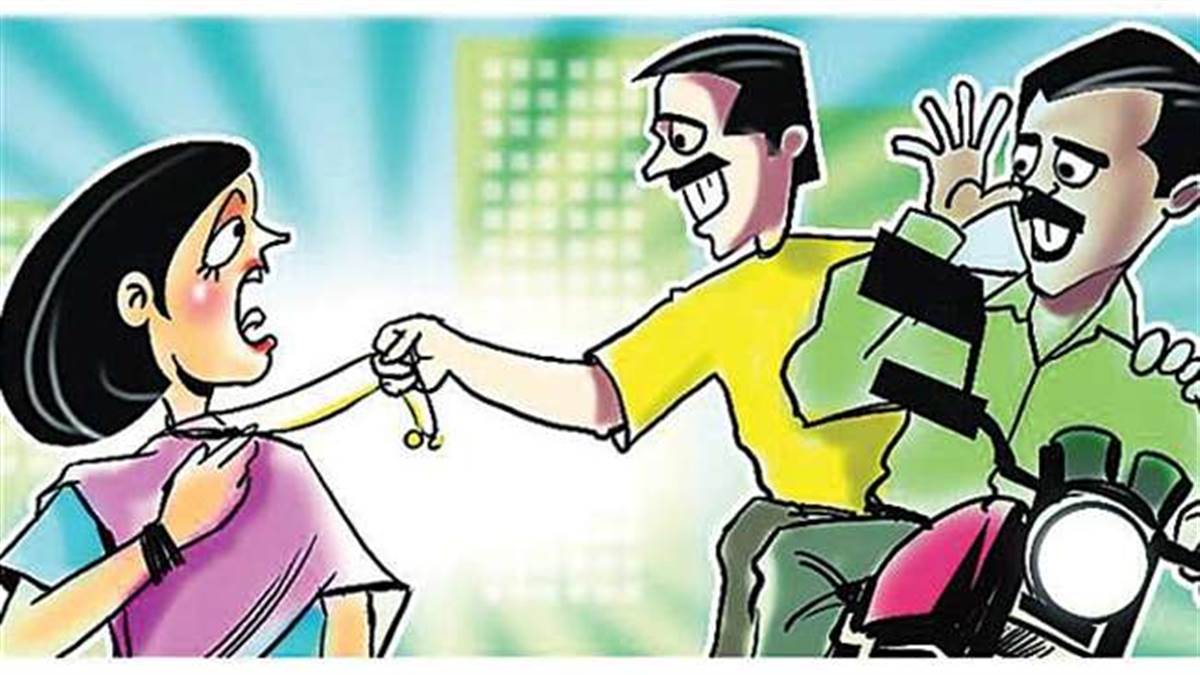 नोएडा में बाइक सवार बदमाशों ने बुजुर्ग महिला के गले से चार तोले सोने की चेन लूटी