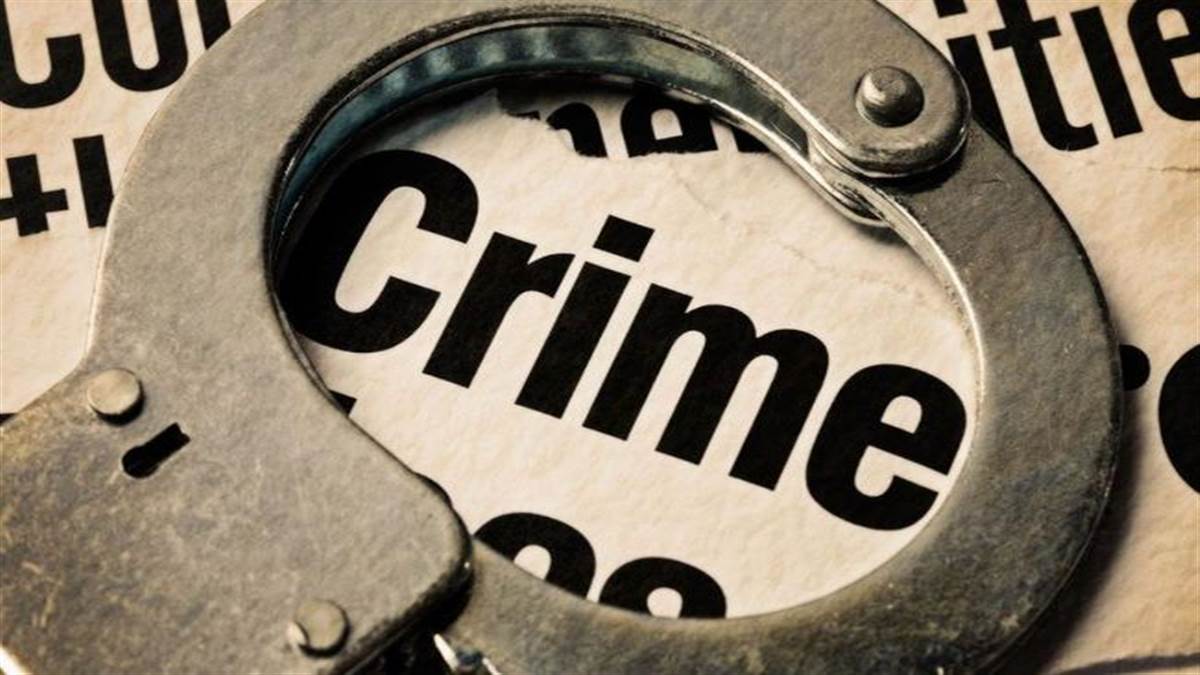 आरोपितों की पहचान सैनिक फार्म निवासी रुचि खोसला व उनके पति विक्रम खोसला के रूप में हुई है।