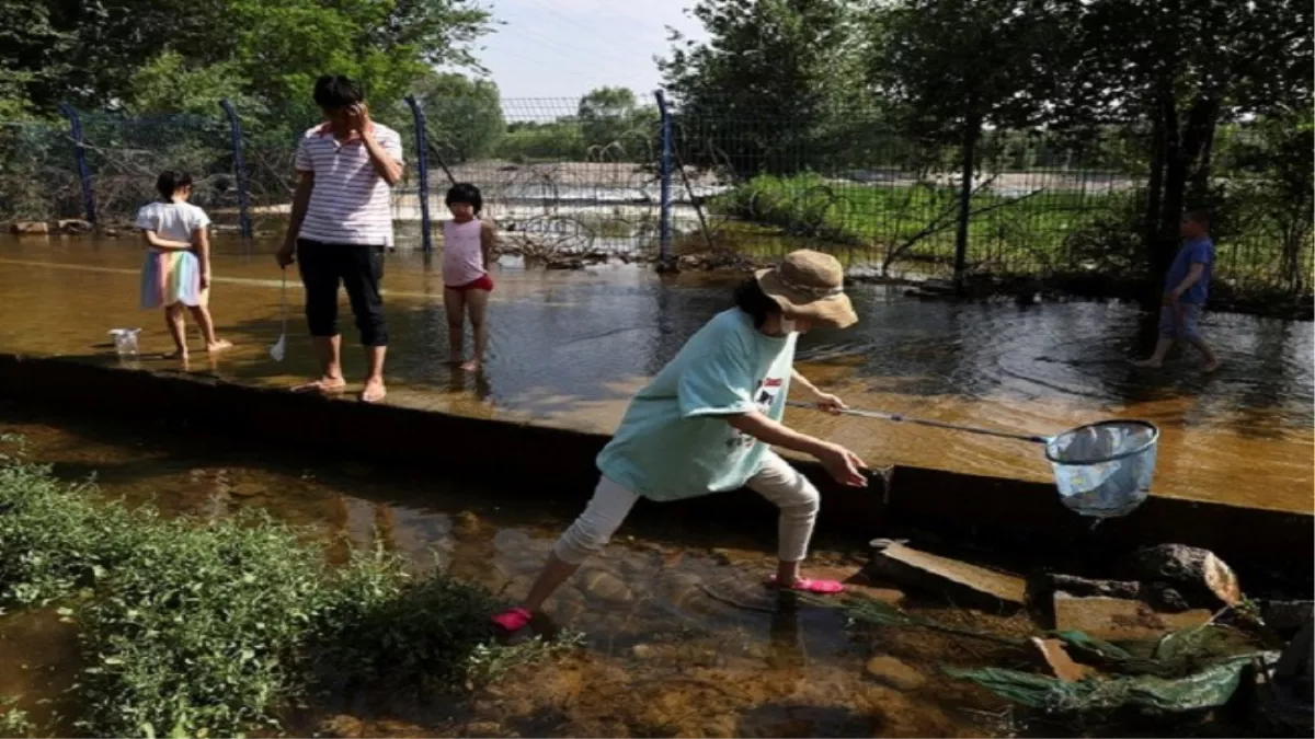 Flood in China: भारी बारिश और बाढ़  से बेहाल हुआ चीन, जियांग्शी इलाके के 8 लाख से अधिक निवासियों को किया प्रभावित